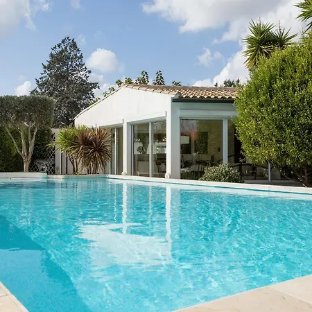 In With Private Pool, Cleaning Included *